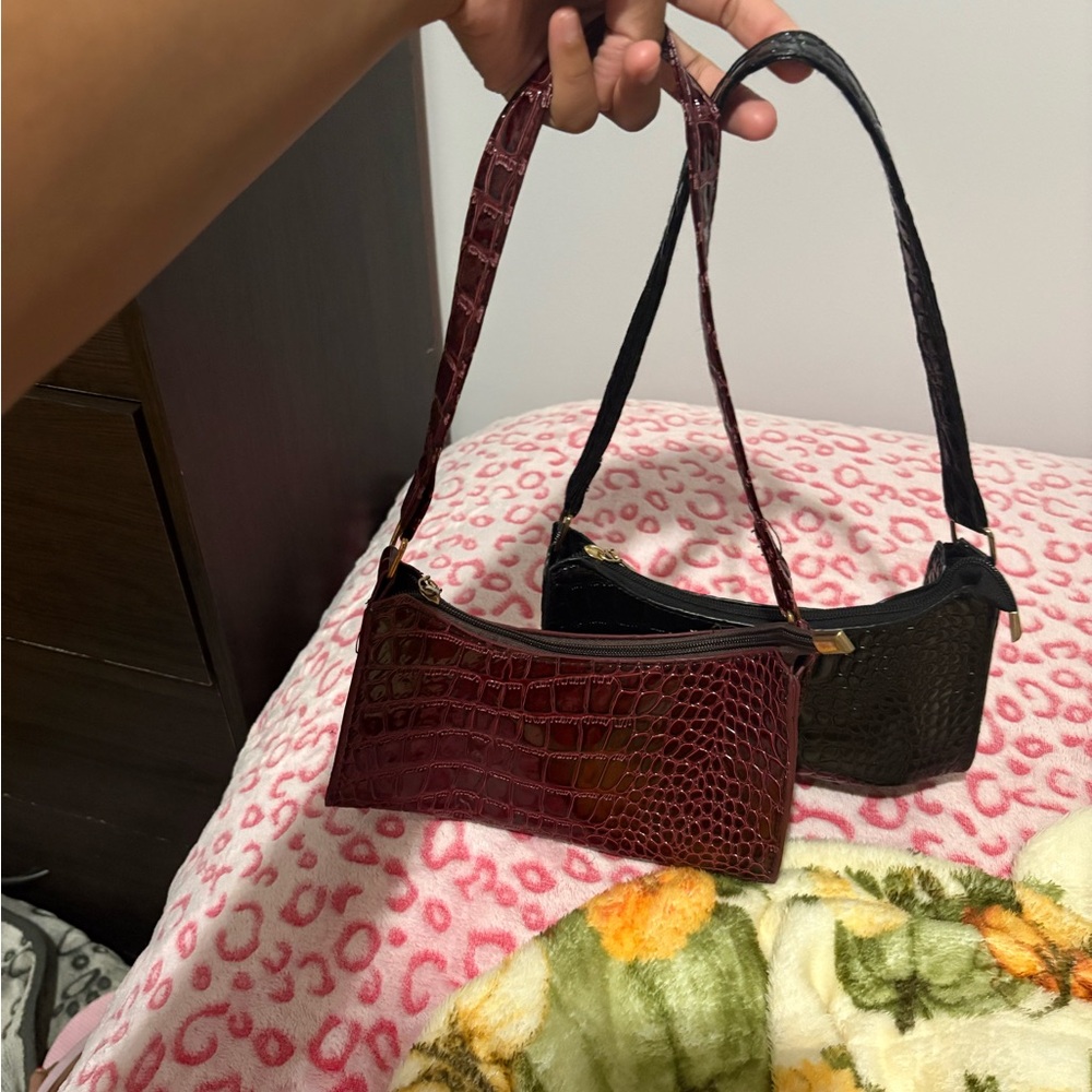 2 Elegant Crocodile Pattern Shoulder Bag - Black and Red